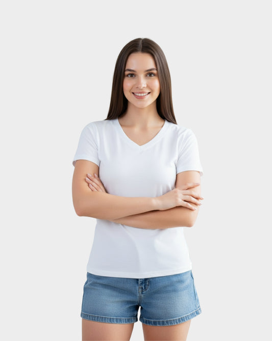 Vista frontal polo cuello v mujer color blanco algodón que estiliza