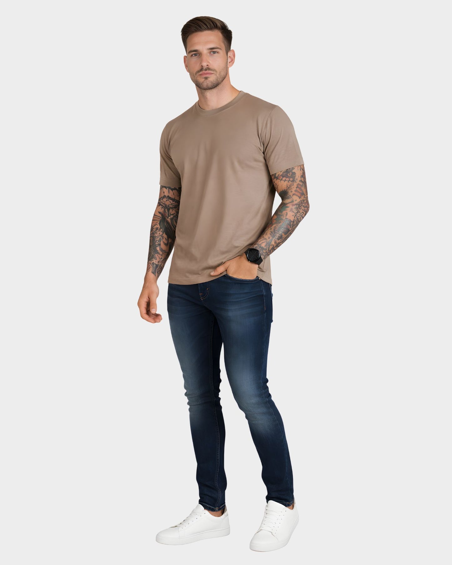 vista frontal del polo basico para hombre color arena oscuro en algodón 24/1