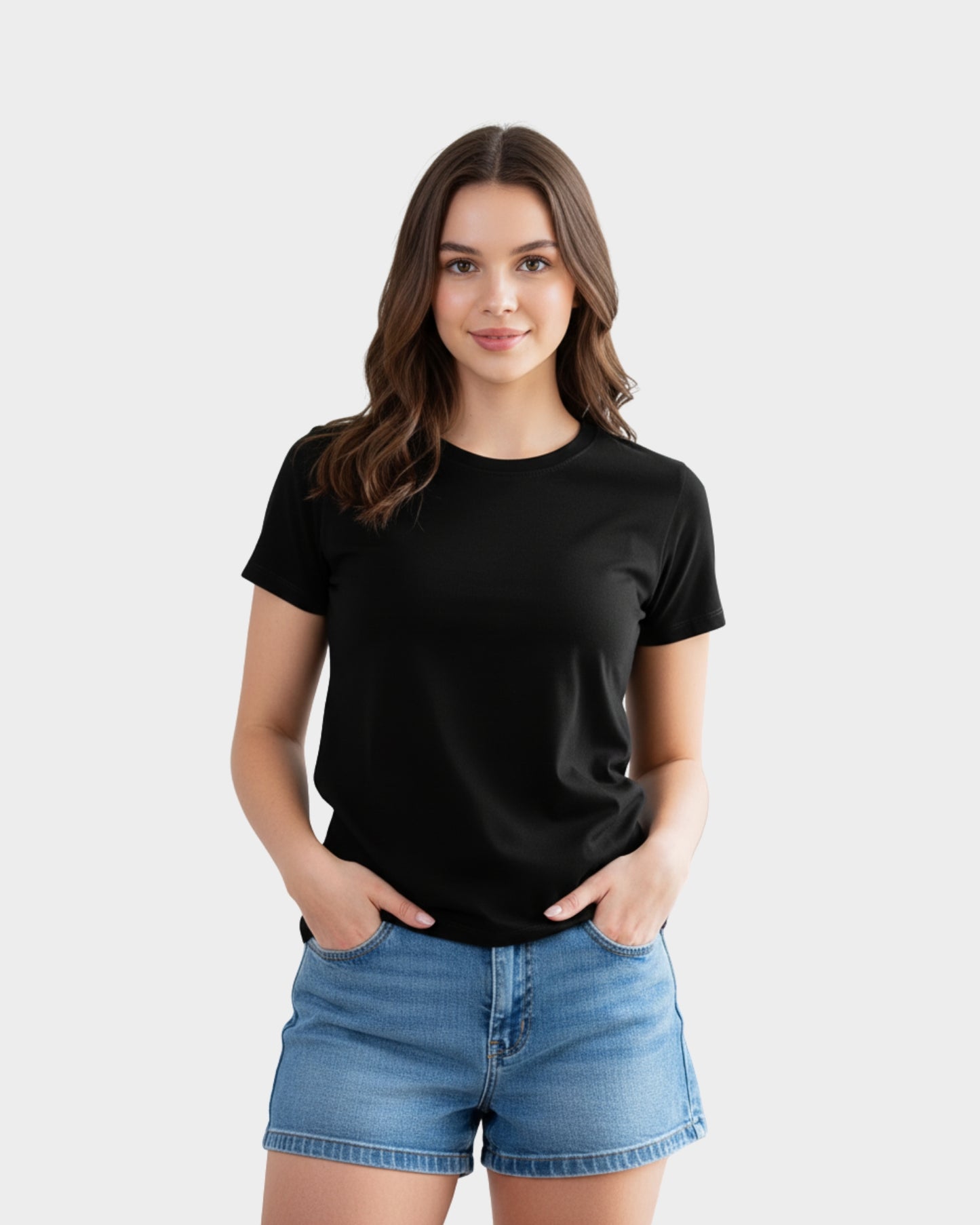 Vista frontal de polo básico mujer color negro cuello redondo en algodón 24/1