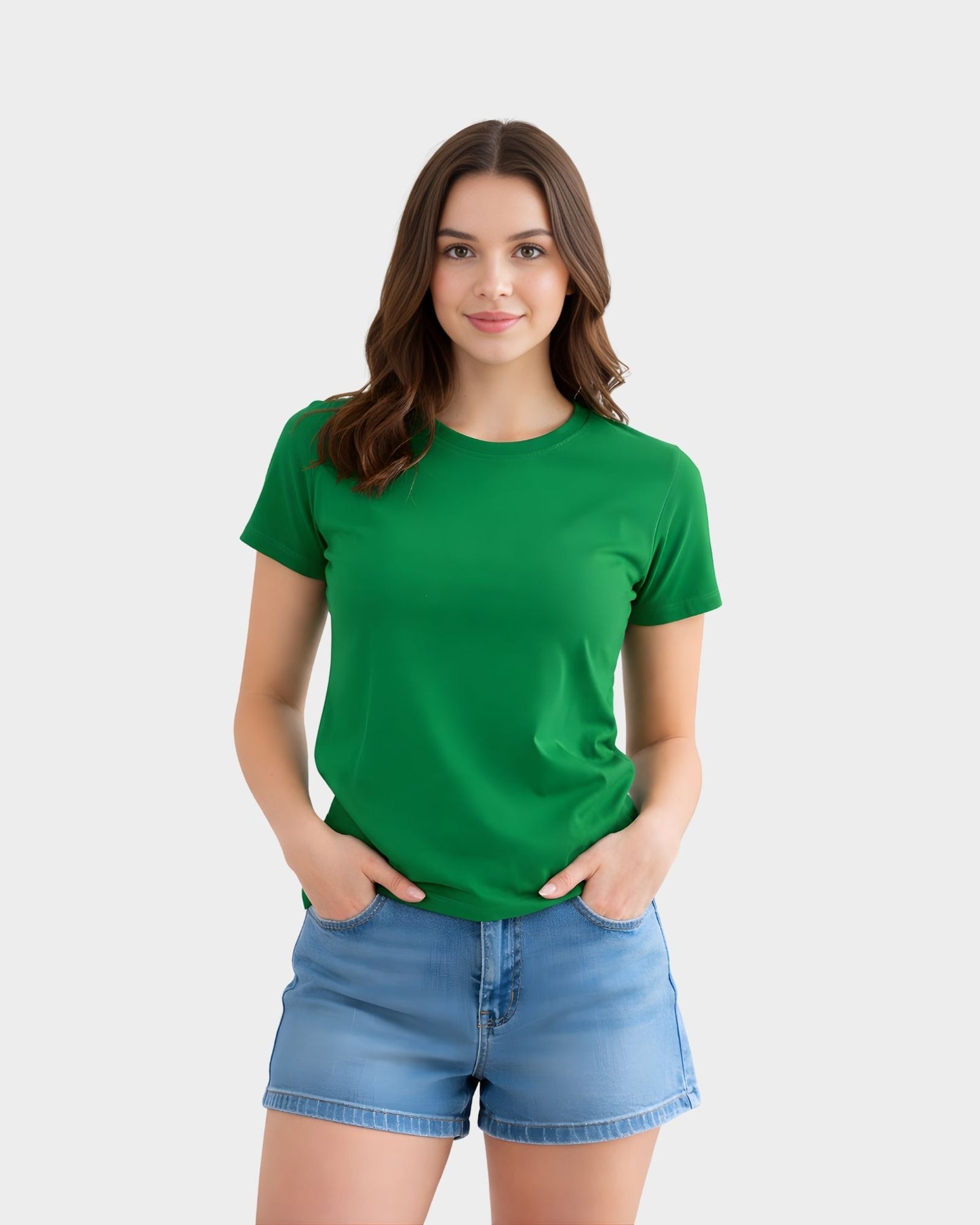 Vista frontal de polo básico mujer color verde perico cuello redondo en algodón 24/1